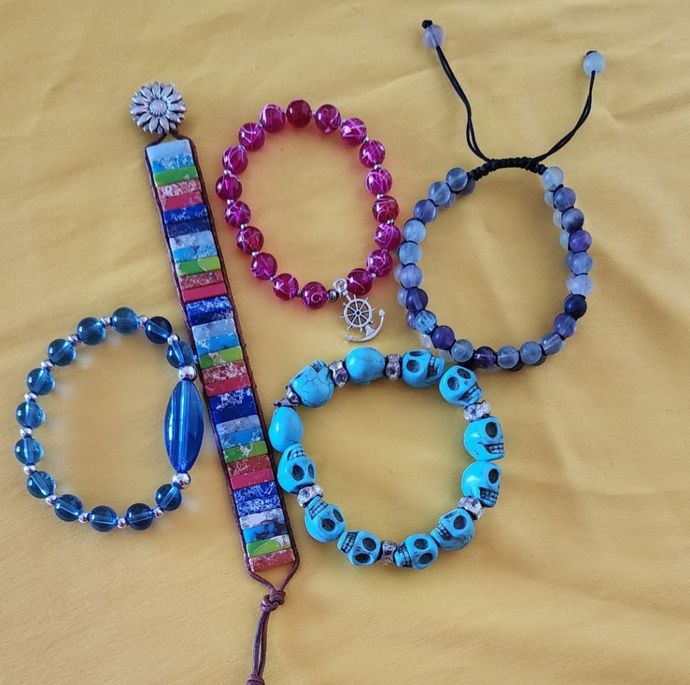 Colorful Beaded Bracelet Set!     Assorted Bracelets.